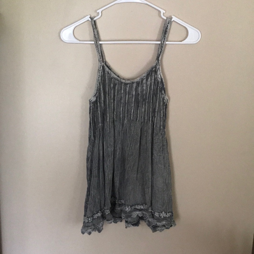 Grey tank top with bottom design